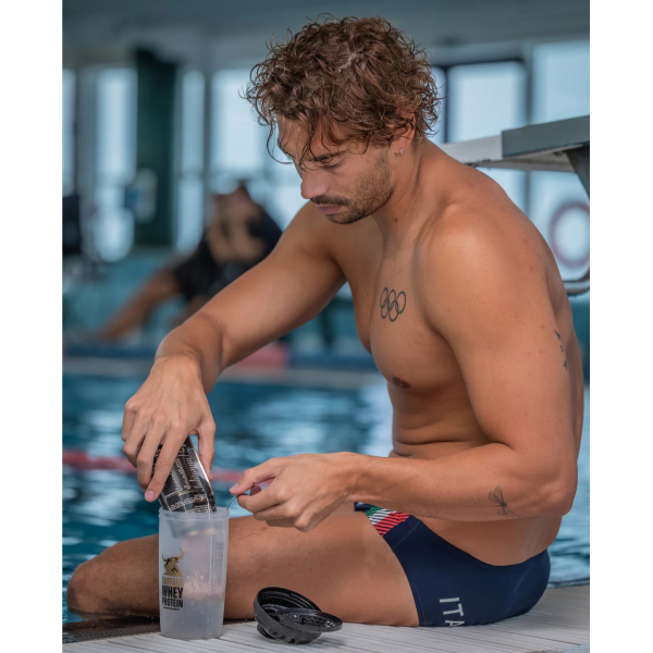 B-POWER SHAKER TRASPARENTE DA 700 ml CON LOGO